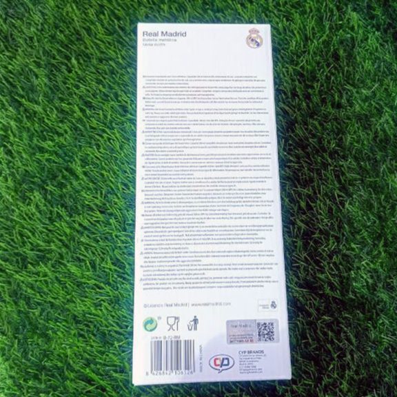 Real Madrid rozsdamentes acél kulacs 550 ml, ezüst színben